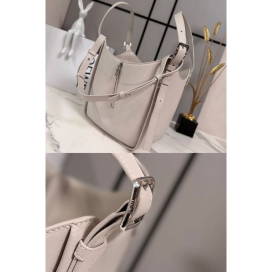 Replica Borsa tote media classica Loewe Hammock Flip Beige Imitazioni Outlet Online Italia