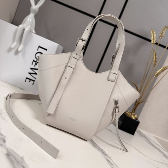 Replica Borsa tote media classica Loewe Hammock Flip Beige Imitazioni Outlet Online Italia