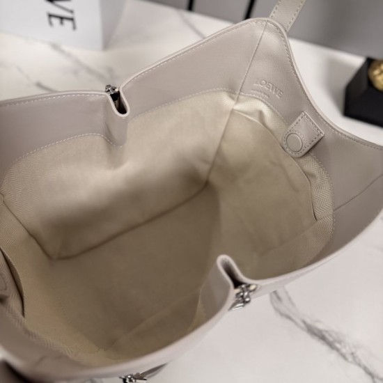 Replica Borsa tote media classica Loewe Hammock Flip Beige Imitazioni Outlet Online Italia