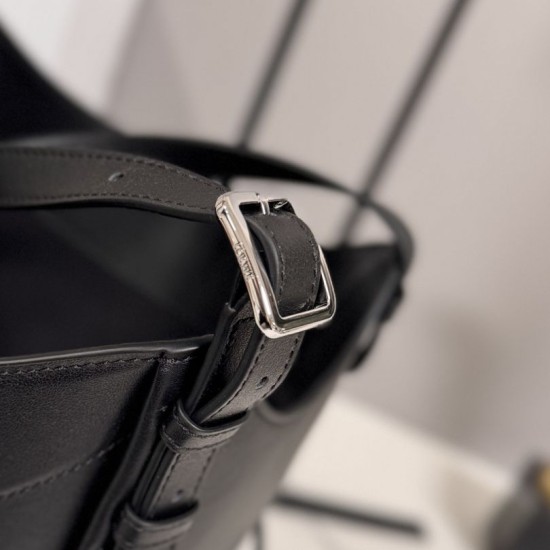 Replica Borsa tote media classica Loewe Hammock Flip Nero Imitazioni Outlet Online Italia