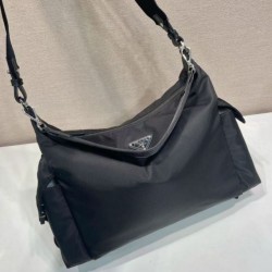Replica Borsa a tracolla Prada Explore Re-Nylon da uomo Nero Imitazioni Outlet Online Italia