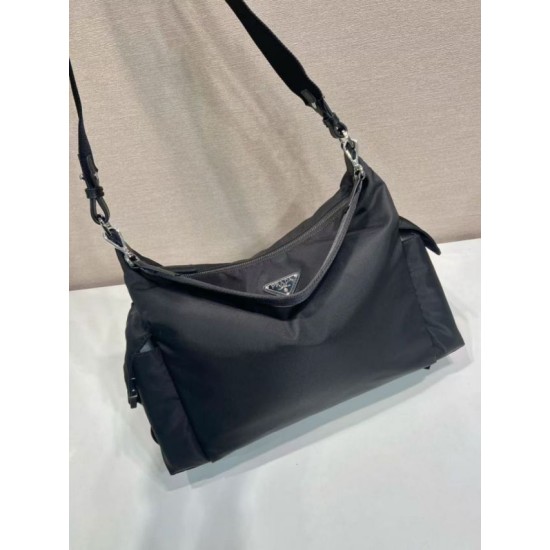 Replica Borsa a tracolla Prada Explore Re-Nylon da uomo Nero Imitazioni Outlet Online Italia