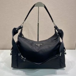 Replica Borsa a tracolla Prada Explore Re-Nylon da uomo Nero Imitazioni Outlet Online Italia