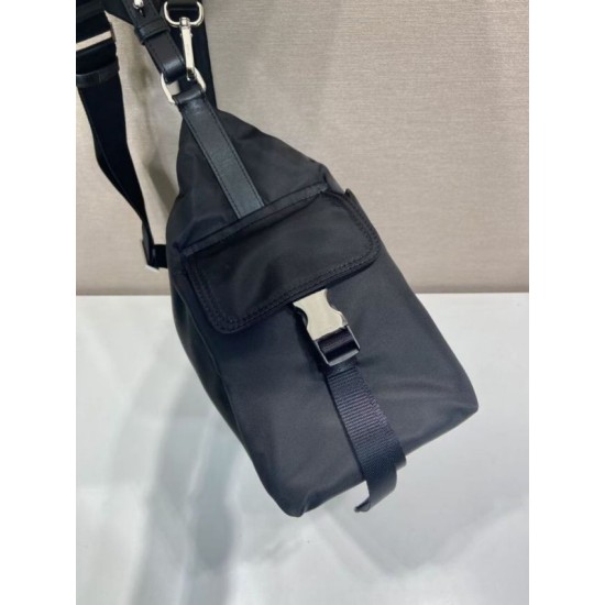 Replica Borsa a tracolla Prada Explore Re-Nylon da uomo Nero Imitazioni Outlet Online Italia