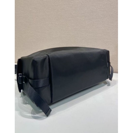 Replica Borsa a tracolla Prada Explore Re-Nylon da uomo Nero Imitazioni Outlet Online Italia