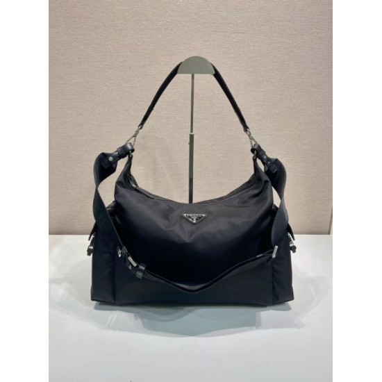 Replica Borsa a tracolla Prada Explore Re-Nylon da uomo Nero Imitazioni Outlet Online Italia