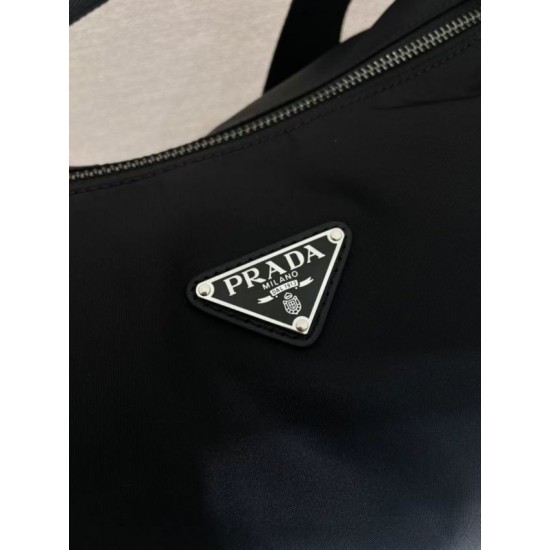Replica Borsa a tracolla Prada Explore Re-Nylon da uomo Nero Imitazioni Outlet Online Italia