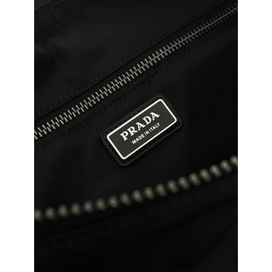 Replica Borsa a tracolla Prada Explore Re-Nylon da uomo Nero Imitazioni Outlet Online Italia