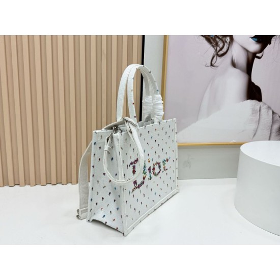 Premio Replica Borse Dior Dioramour piccolo/media/grande Dior Book Tote con tracolla bianca Imitazione Outlet