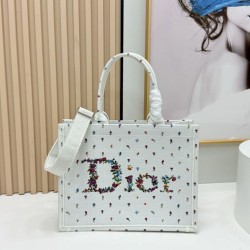 Premio Replica Borse Dior Dioramour piccolo/media/grande Dior Book Tote con tracolla bianca Imitazione Outlet