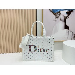 Premio Replica Borse Dior Dioramour piccolo/media/grande Dior Book Tote con tracolla bianca Imitazione Outlet
