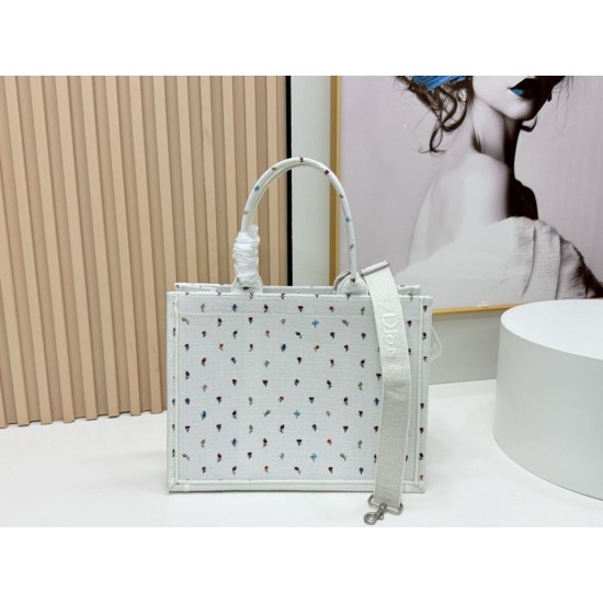 Premio Replica Borse Dior Dioramour piccolo/media/grande Dior Book Tote con tracolla bianca Imitazione Outlet