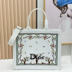 Premio Replica Borsa Dioramour  Dior Book Tote con tracolla multicolore fiori Revolution ricamati bianchi Imitazione Outlet