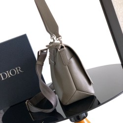 Premio Replica Borsa a tracolla Dior Privé Messenger Uomo con patta Grigia Imitazione Outlet