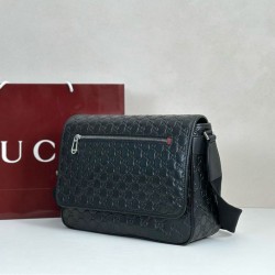 Falso Perfetto Borsa a tracolla media Gucci 850235 GG Emblem Uomo Nero Imitazione Outlet Online