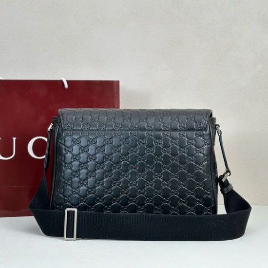 Falso Perfetto Borsa a tracolla media Gucci 850235 GG Emblem Uomo Nero Imitazione Outlet Online