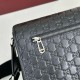 Falso Perfetto Borsa a tracolla media Gucci 850235 GG Emblem Uomo Nero Imitazione Outlet Online