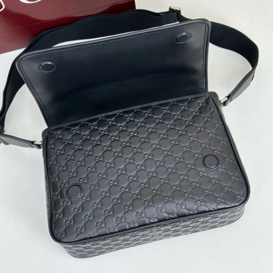 Falso Perfetto Borsa a tracolla media Gucci 850235 GG Emblem Uomo Nero Imitazione Outlet Online