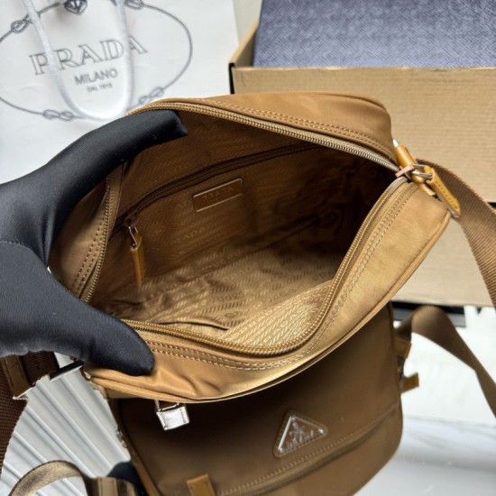 Falso Perfetto Borsa a tracolla Prada Re-Nylon 1BC167 Marrone Imitazione Outlet Online