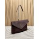 Falso Perfetto YSL Saint Laurent Cassandre Borsa a busta grande con catena scamosciata marrone Imitazione Outlet Online