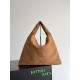 Falso Perfetto Borsa a tracolla Bottega Veneta Large Hop pelle scamosciata marrone Imitazione Outlet Online