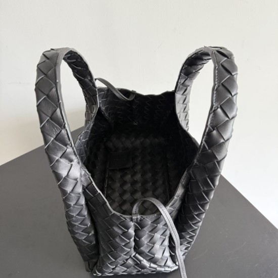 Falso Perfetto Borsa a tracolla Bottega Veneta Campana piccola intrecciata Nero Imitazione Outlet Online