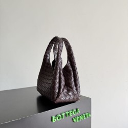 Falso Perfetto Borsa a tracolla Bottega Veneta Campana piccola intrecciata Caffè Imitazione Outlet Online