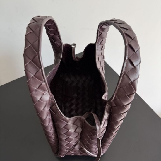 Falso Perfetto Borsa a tracolla Bottega Veneta Campana piccola intrecciata Caffè Imitazione Outlet Online