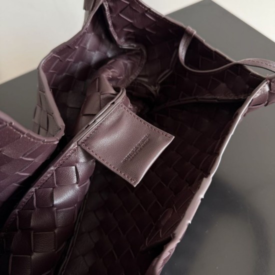 Falso Perfetto Borsa a tracolla Bottega Veneta Campana piccola intrecciata Caffè Imitazione Outlet Online