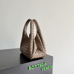Falso Perfetto Borsa a tracolla Bottega Veneta Campana piccola intrecciata Marrone Imitazione Outlet Online