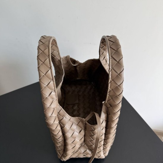 Falso Perfetto Borsa a tracolla Bottega Veneta Campana piccola intrecciata Marrone Imitazione Outlet Online