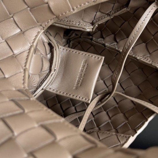 Falso Perfetto Borsa a tracolla Bottega Veneta Campana piccola intrecciata Marrone Imitazione Outlet Online