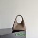 Falso Perfetto Borsa a tracolla Bottega Veneta Campana piccola intrecciata Marrone Imitazione Outlet Online