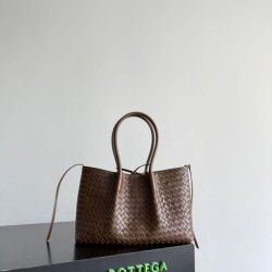 Falso Perfetto Borsa tote reversibile Bottega Veneta Pinacoteca intrecciato Marrone Imitazione Outlet Online