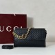 Premio Replica Borsa a tracolla media Gucci GG rilievo con catena 857622 Nero Imitazione Outlet