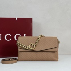 Premio Replica Borsa a tracolla Gucci media con motivo GG goffrato e catena 857622 marrone chiaro Imitazione Outlet