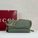 Premio Replica Borsa a tracolla Gucci media con motivo GG goffrato e catena 857622 verde Imitazione Outlet