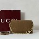 Premio Replica Borsa a tracolla Gucci media con motivo GG goffrato e catena 857622 scamosciata marrone Imitazione Outlet
