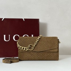Premio Replica Borsa a tracolla Gucci media con motivo GG goffrato e catena 857622 scamosciata marrone Imitazione Outlet