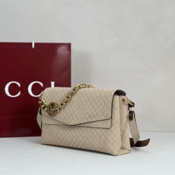 Premio Replica Borsa a tracolla Gucci media con motivo GG goffrato e catena 857622 scamosciata Beige Imitazione Outlet