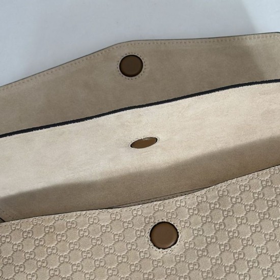 Premio Replica Borsa a tracolla Gucci media con motivo GG goffrato e catena 857622 scamosciata Beige Imitazione Outlet