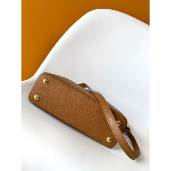 Premio Replica Borsa tote Louis Vuitton Taurillon Capucines BB M14176 Marrone Imitazione Outlet