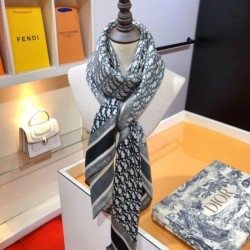 Premio Replica Sciarpa quadrata reversibile in seta e cashmere Dior Oblique Diortwin grigio/nero 140 x 140 Imitazione Outlet