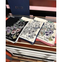 Premio Replica Sciarpa Mitzah in seta e cashmere multicolore Dior D-Floral 140 x 140 01 Imitazione Outlet