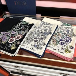 Premio Replica Sciarpa Mitzah in seta e cashmere multicolore Dior D-Floral 140 x 140 02 Imitazione Outlet
