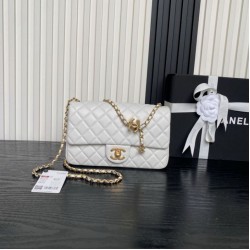 Replica Borse Chanel AS5756 piccola Rettangolare con patta e manico superiore bianca Imitazioni perfette Outlet