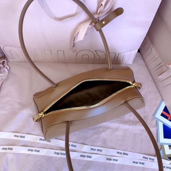 Replica Borse a mano Miu Miu Beau marrone cognac 5BB193 Marrone Imitazioni perfette Outlet