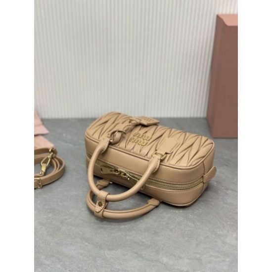 Replica Borsa con manico superiore Miu Miu Arcadie matelassé Albicocca Imitazioni perfette Outlet