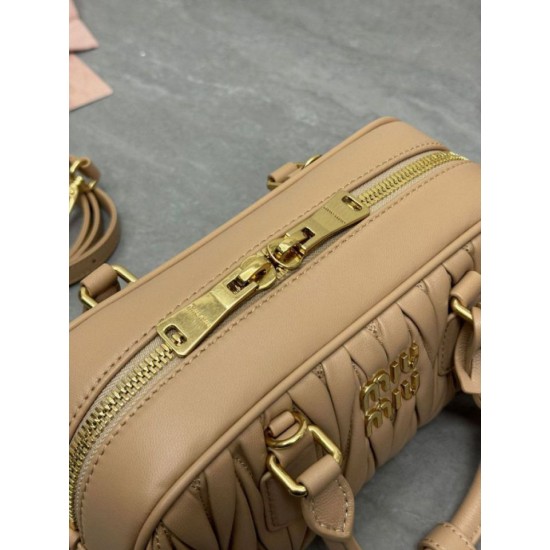 Replica Borsa con manico superiore Miu Miu Arcadie matelassé Albicocca Imitazioni perfette Outlet