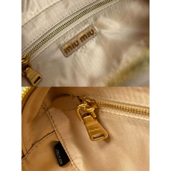 Replica Borsa con manico superiore Miu Miu Arcadie matelassé Albicocca Imitazioni perfette Outlet